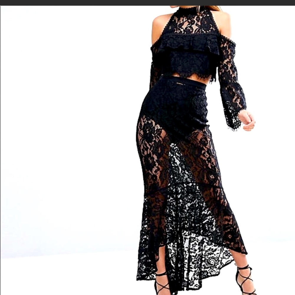 Gorgeous sexy two piece set hi low skirt crop top worn once only